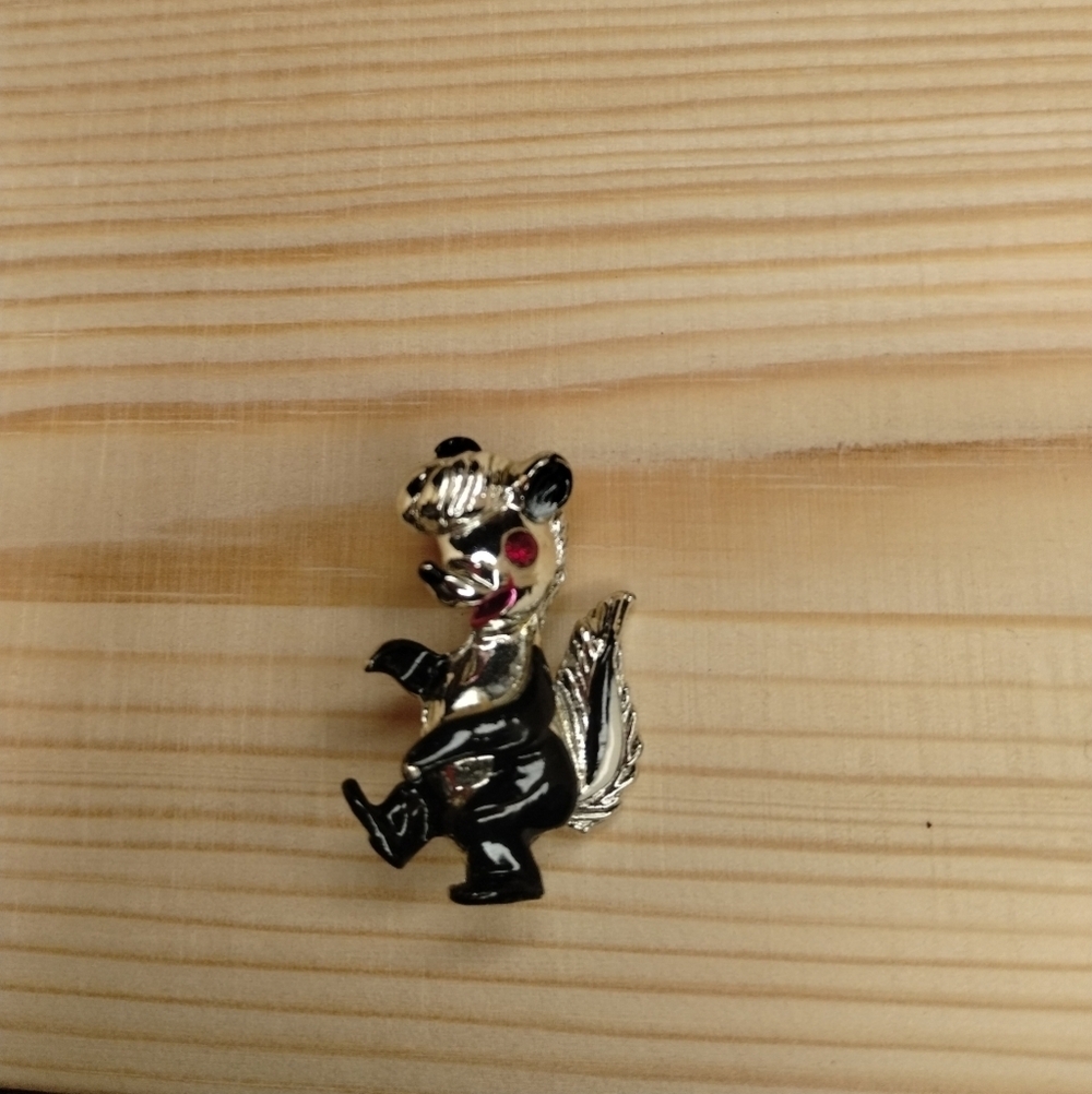 Skunk Brooch Pin